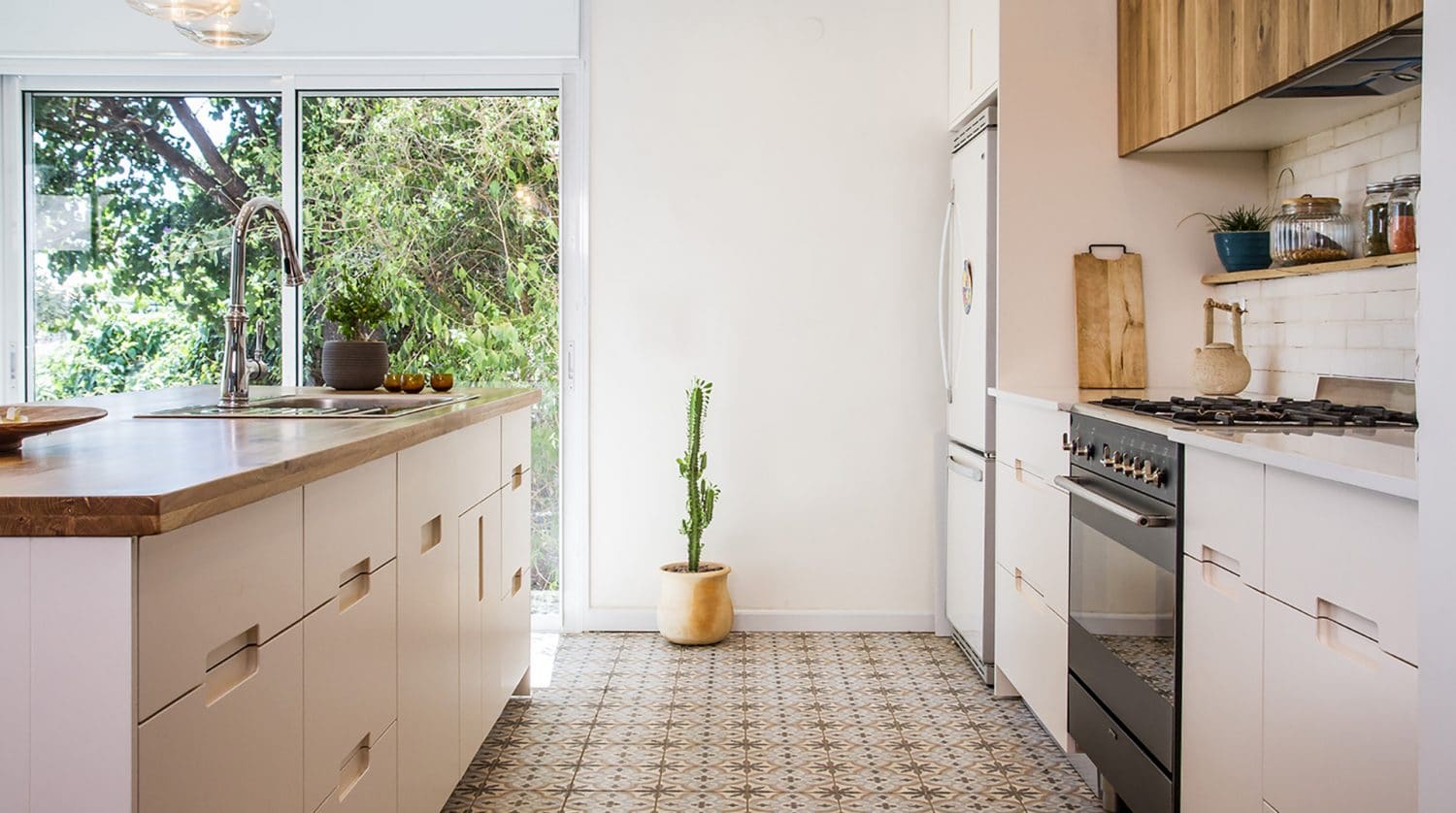 מטבח מעץ אלון - מלאכת העץ מטבחים כפריים